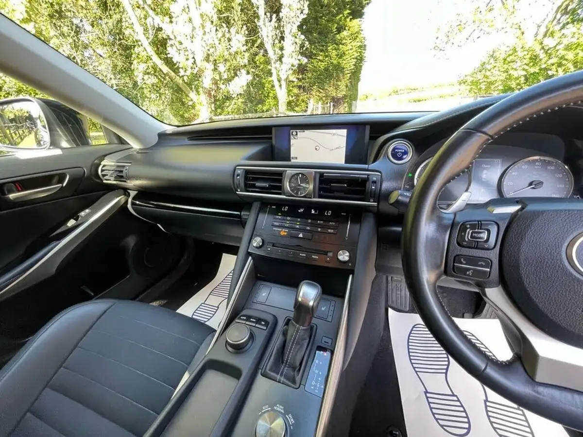 2017-lexus-is-300h-25-executive-edition-big-19