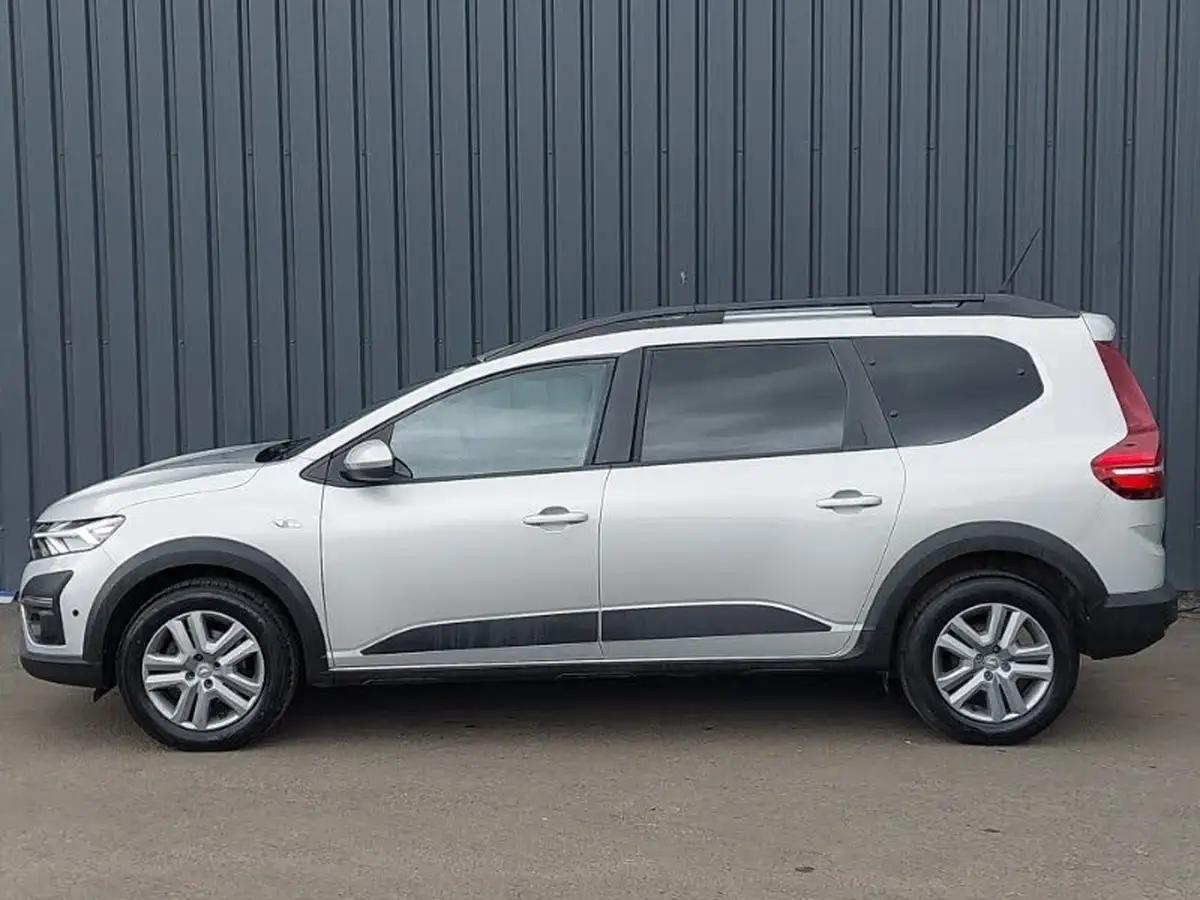 2022-dacia-jogger-10-tce-comfort-big-3