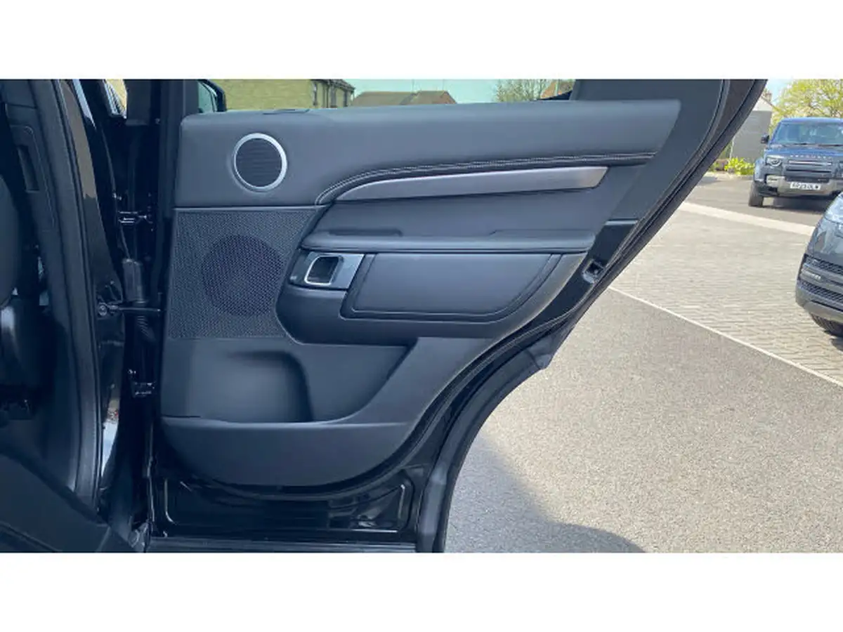 2025-land-rover-discovery-30-d350-metropolitan-edition-big-40