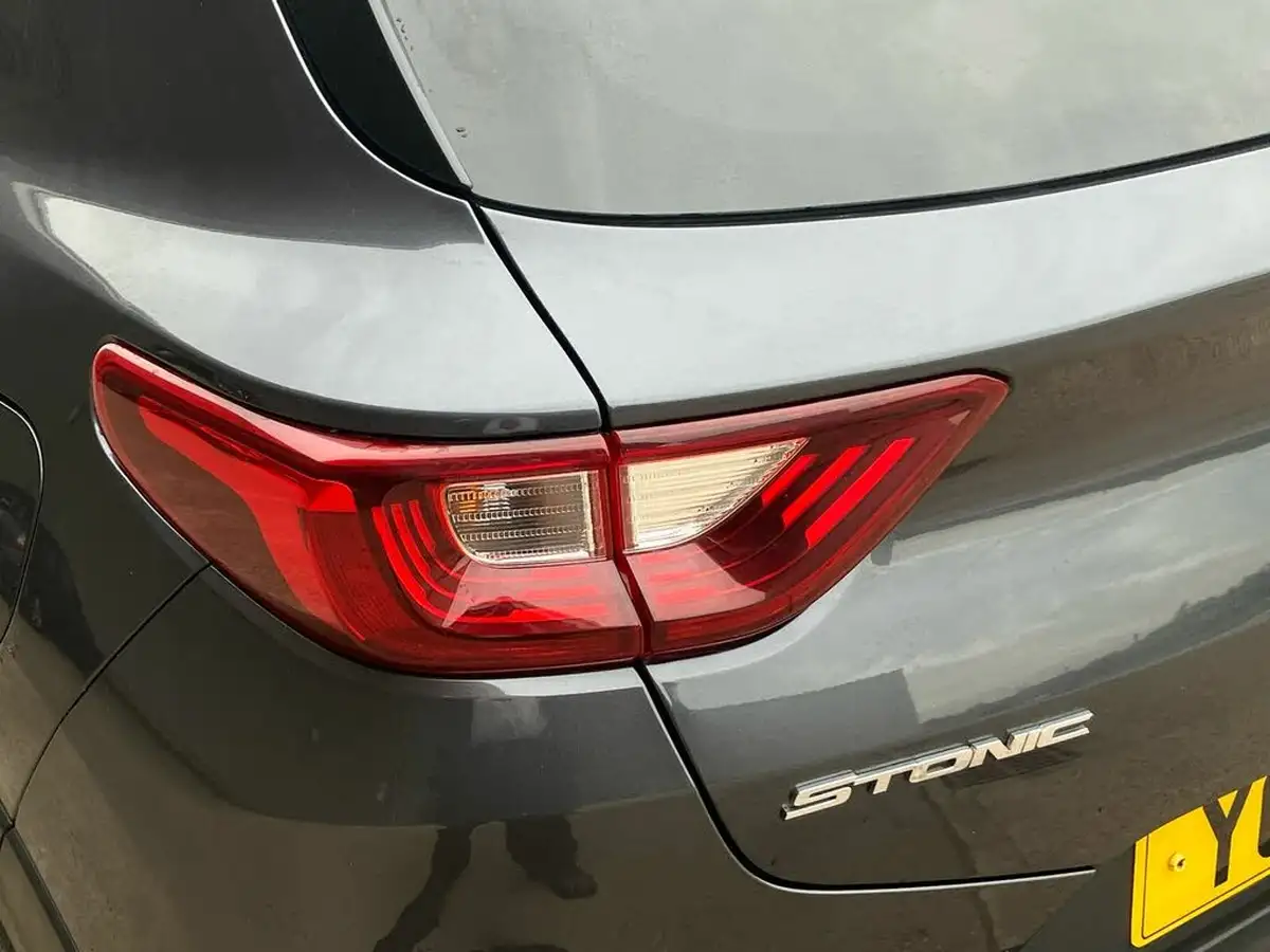 2018-kia-stonic-10-t-gdi-first-edition-big-26