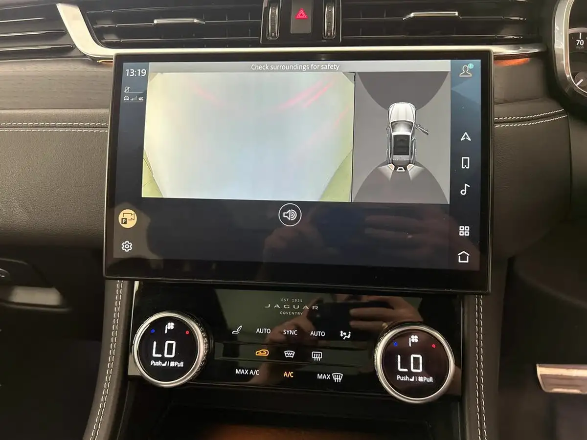 2022-jaguar-f-pace-20-d200-r-dynamic-black-big-1