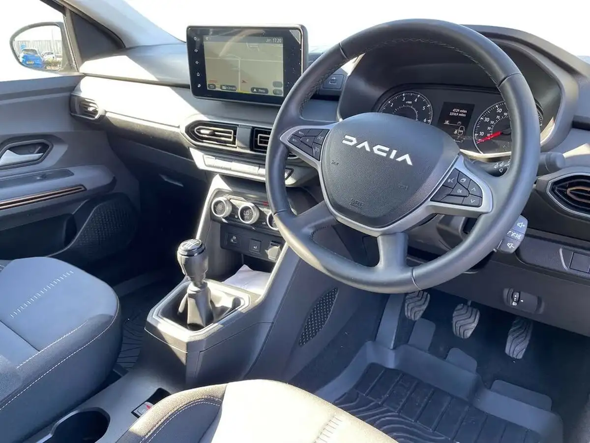 2024-dacia-sandero-stepway-10-tce-extreme-90bhp-big-4