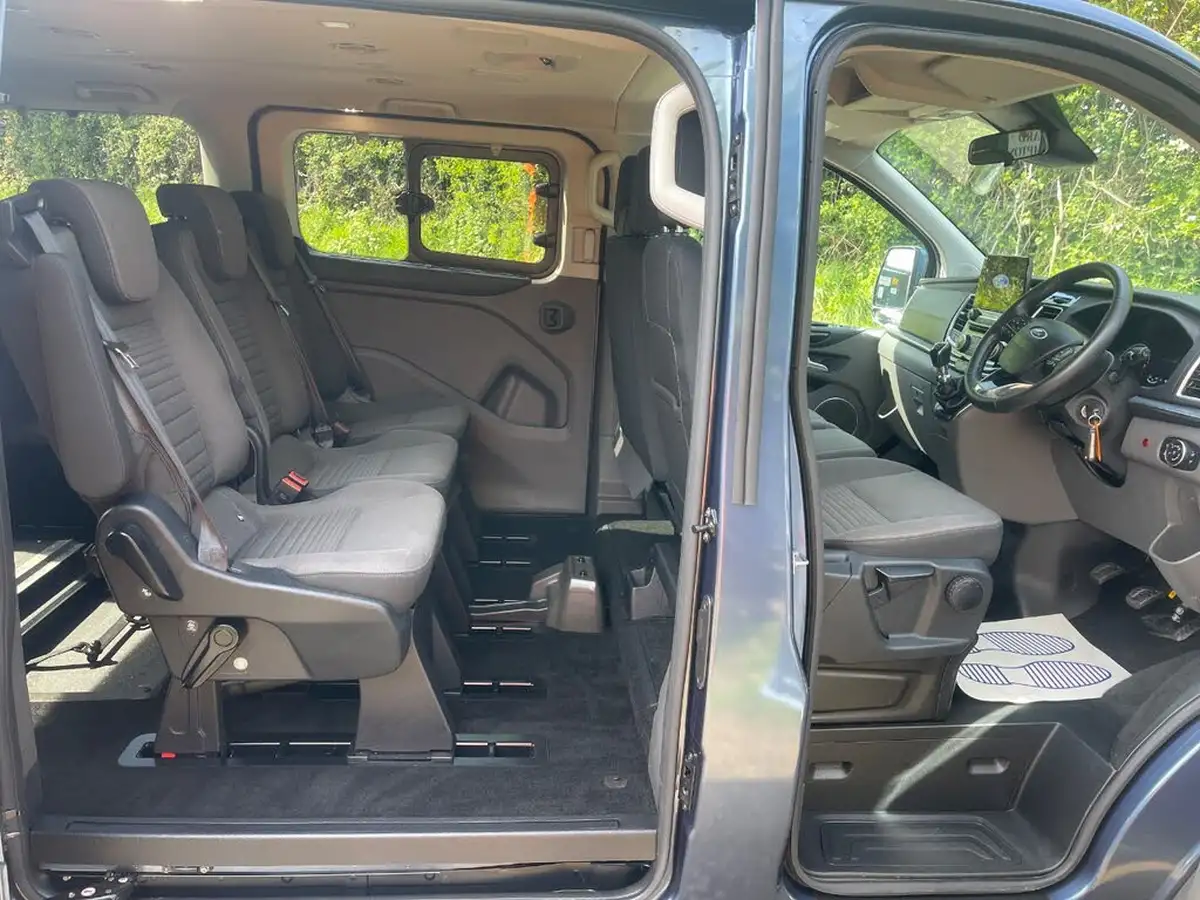 2024-ford-tourneo-custom-big-13