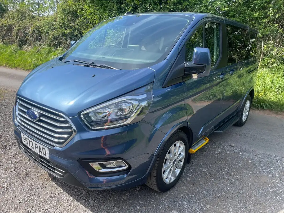 2024-ford-tourneo-custom-big-17