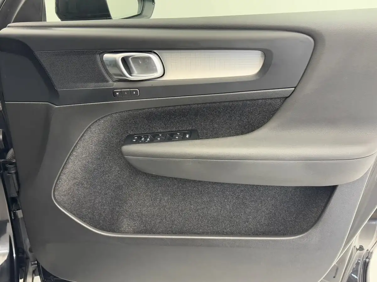 2023-volvo-xc40-20-b3-plus-big-17