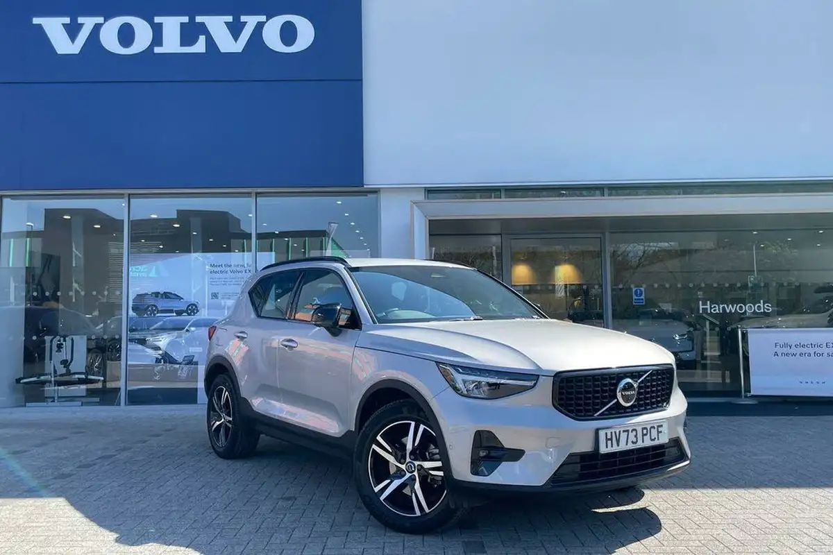 2023-volvo-xc40-20-b3-plus-big-0