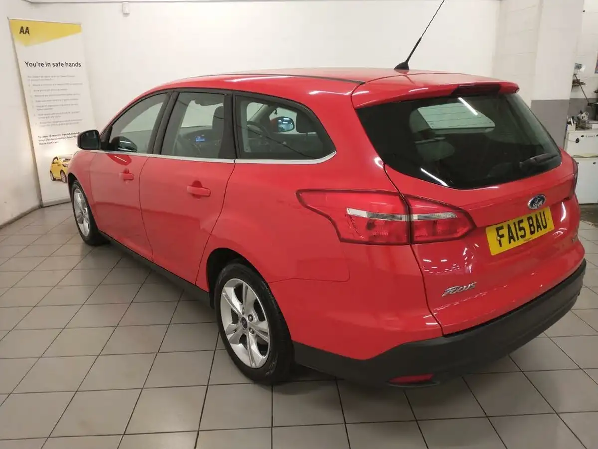 2015-ford-focus-10-zetec-100ps-estate-big-8