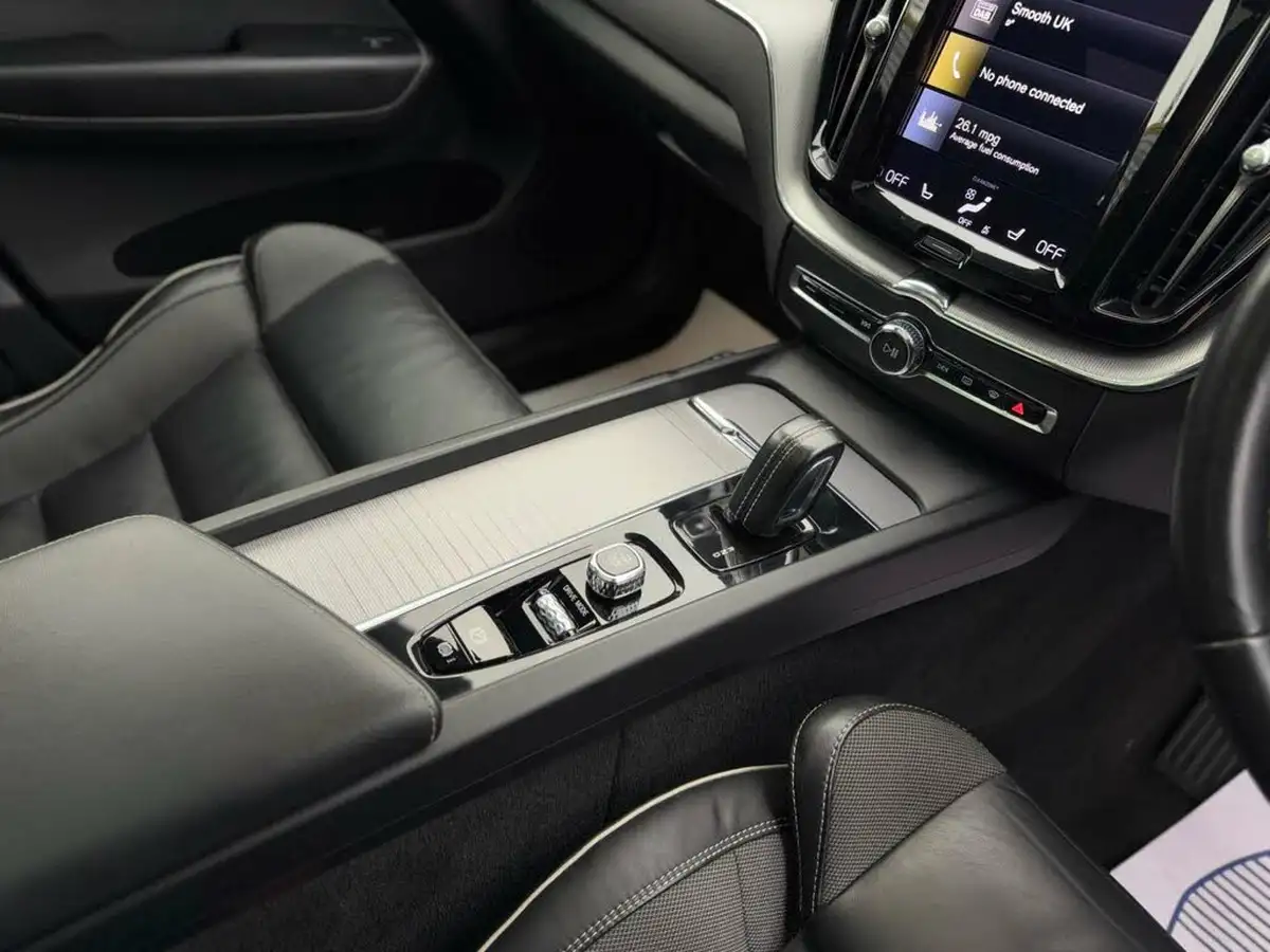 2021-volvo-xc60-20-b6-r-design-big-55
