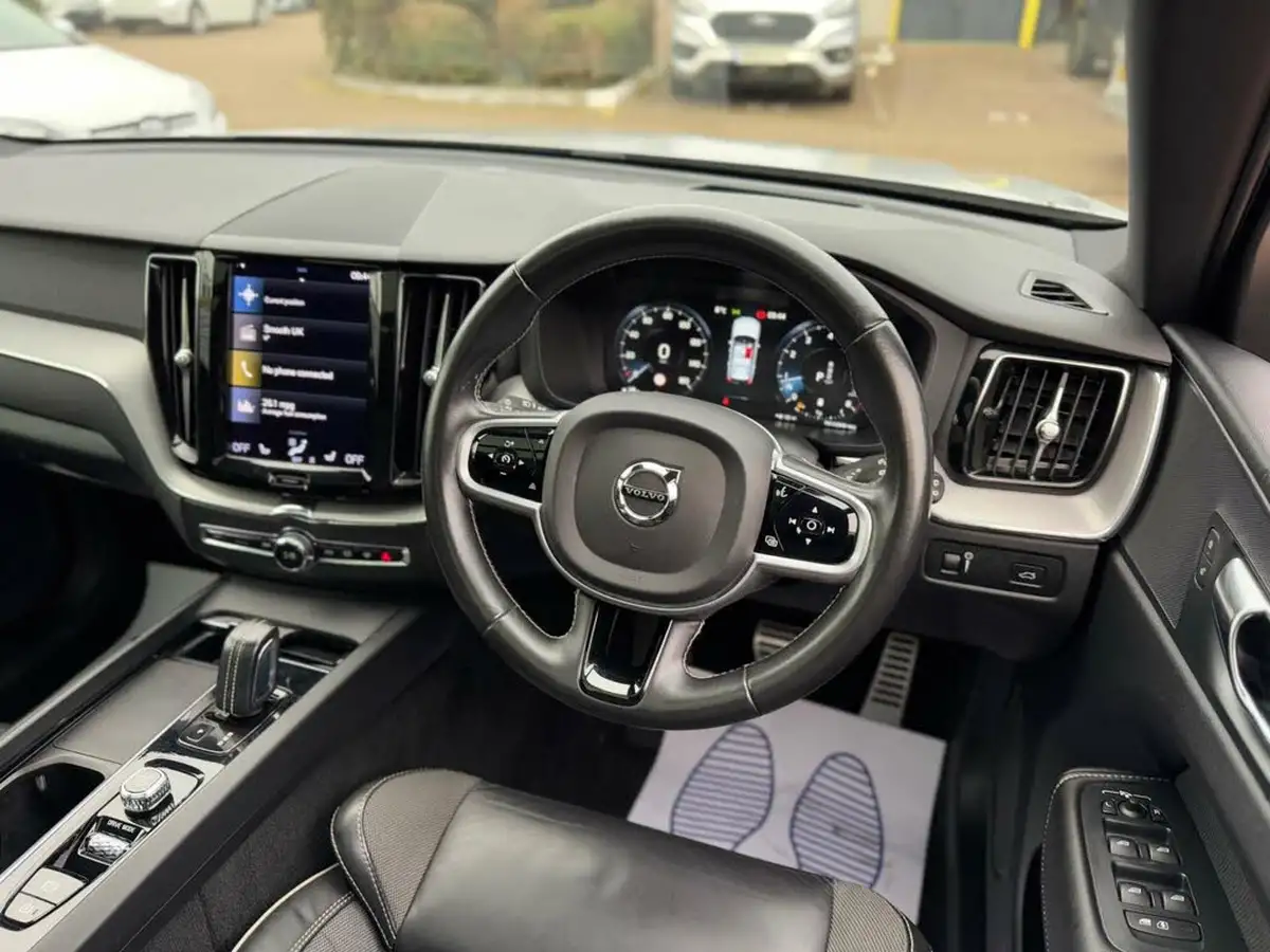 2021-volvo-xc60-20-b6-r-design-big-51