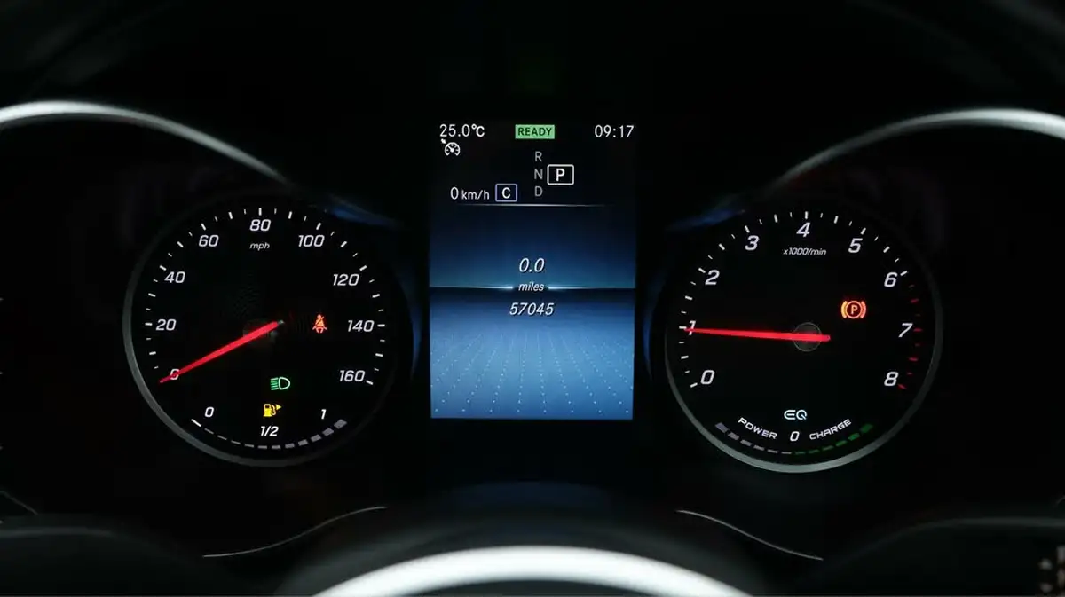 2020-mercedes-benz-c-class-15-c200-sport-ss-saloon-4d-big-10