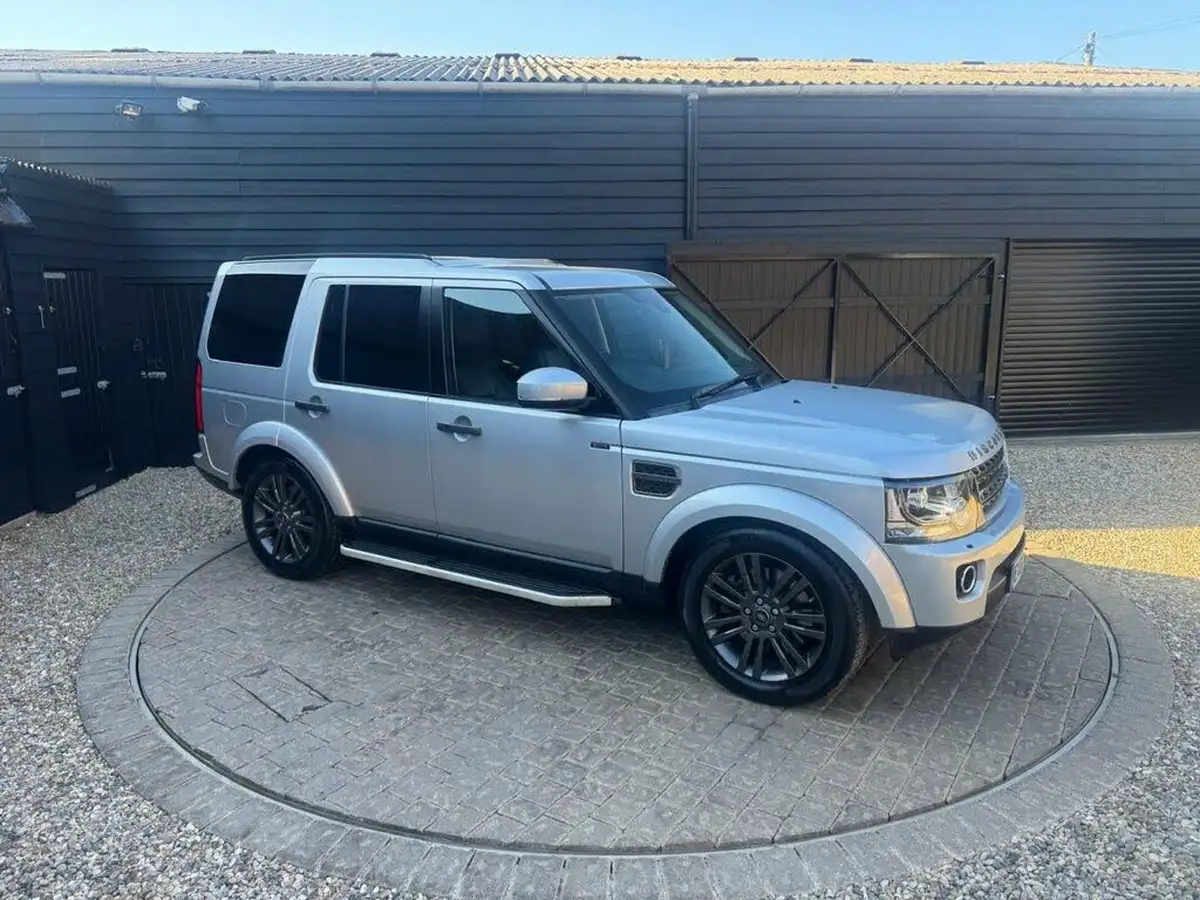 2016-land-rover-discovery-4-30-sd-v6-graphite-big-0