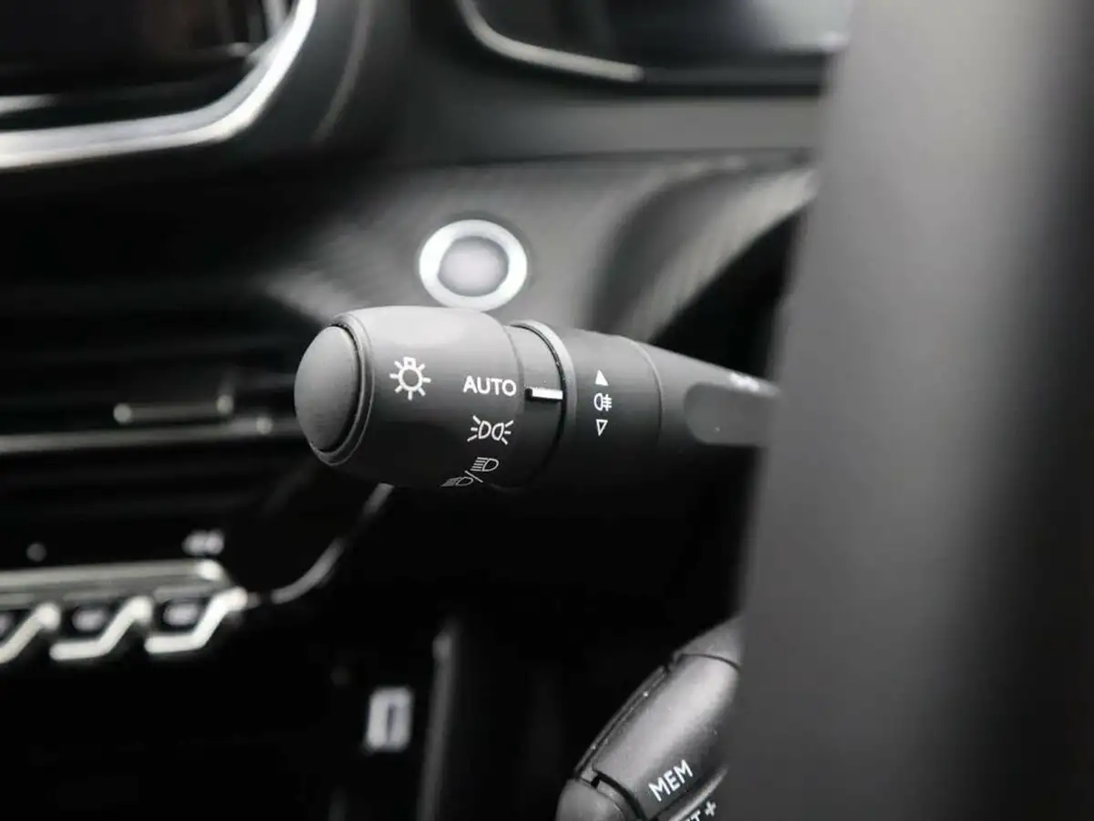 2025-peugeot-2008-suv-12-puretech-allure-130ps-big-21