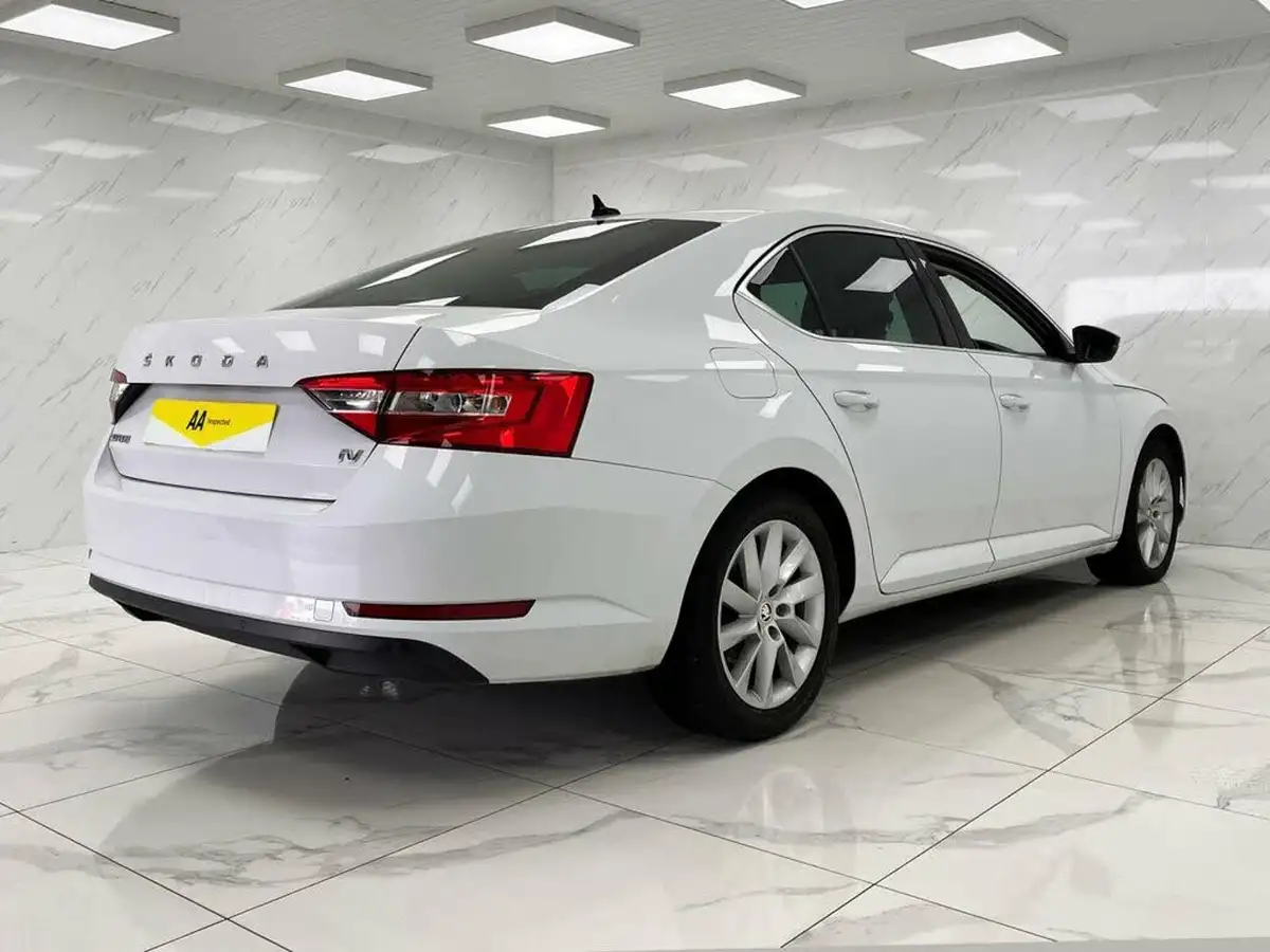 2022-skoda-superb-14-tsi-se-technology-218ps-hatchback-big-9