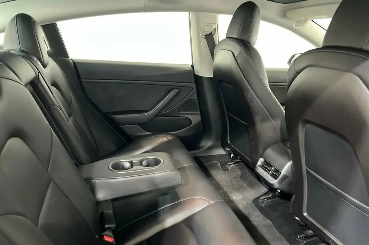 2020-tesla-model-3-e-long-range-big-34