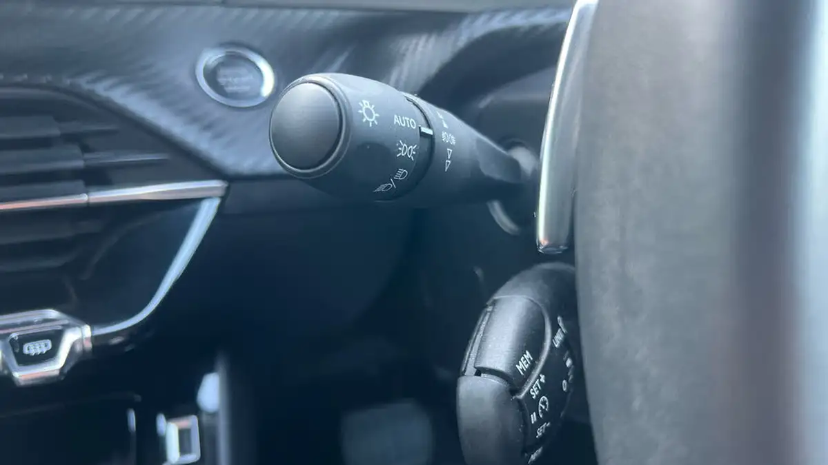2021-peugeot-2008-suv-12-puretech-allure-premium-130bhp-eat8-big-26