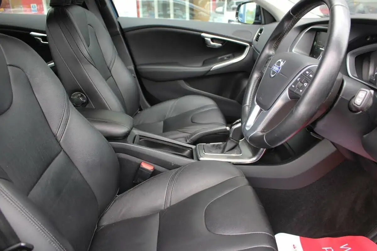 2015-volvo-v40-20td-d4-se-lux-geartronic-big-9