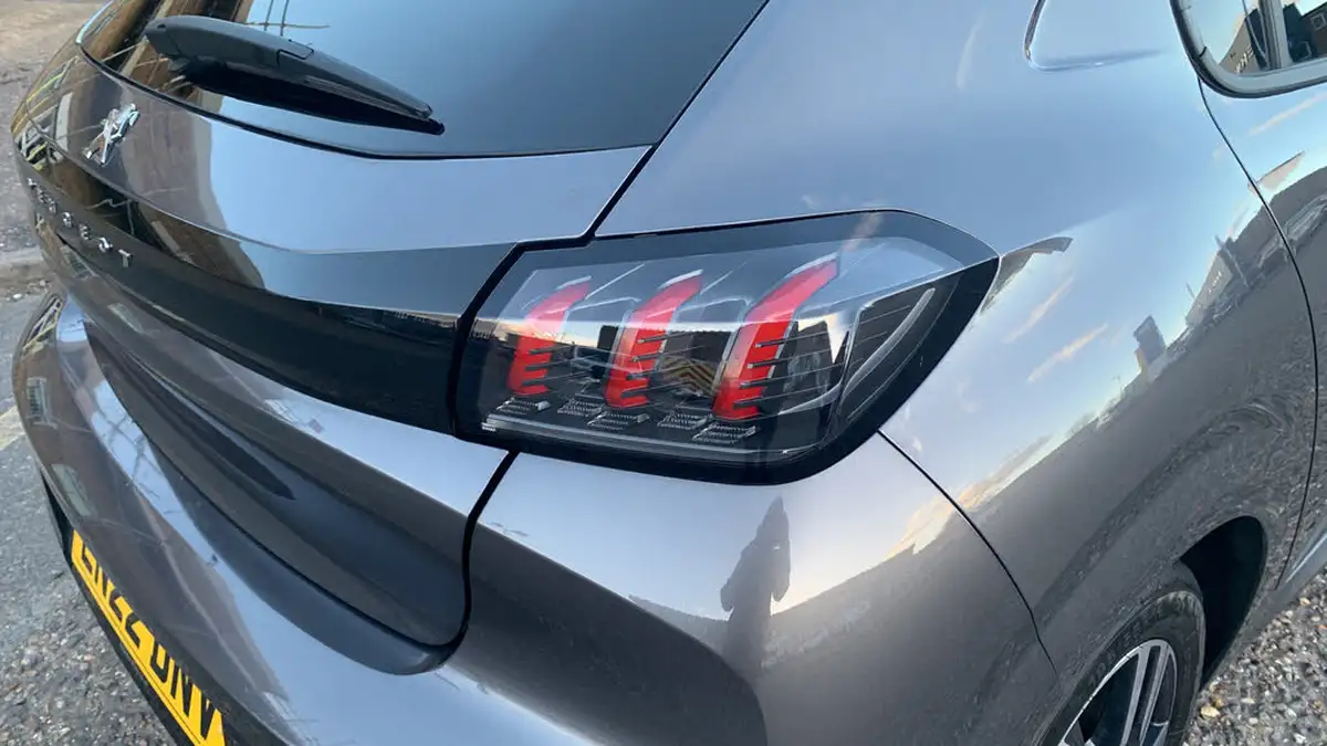 2022-peugeot-208-12-puretech-allure-premium-100bhp-big-44