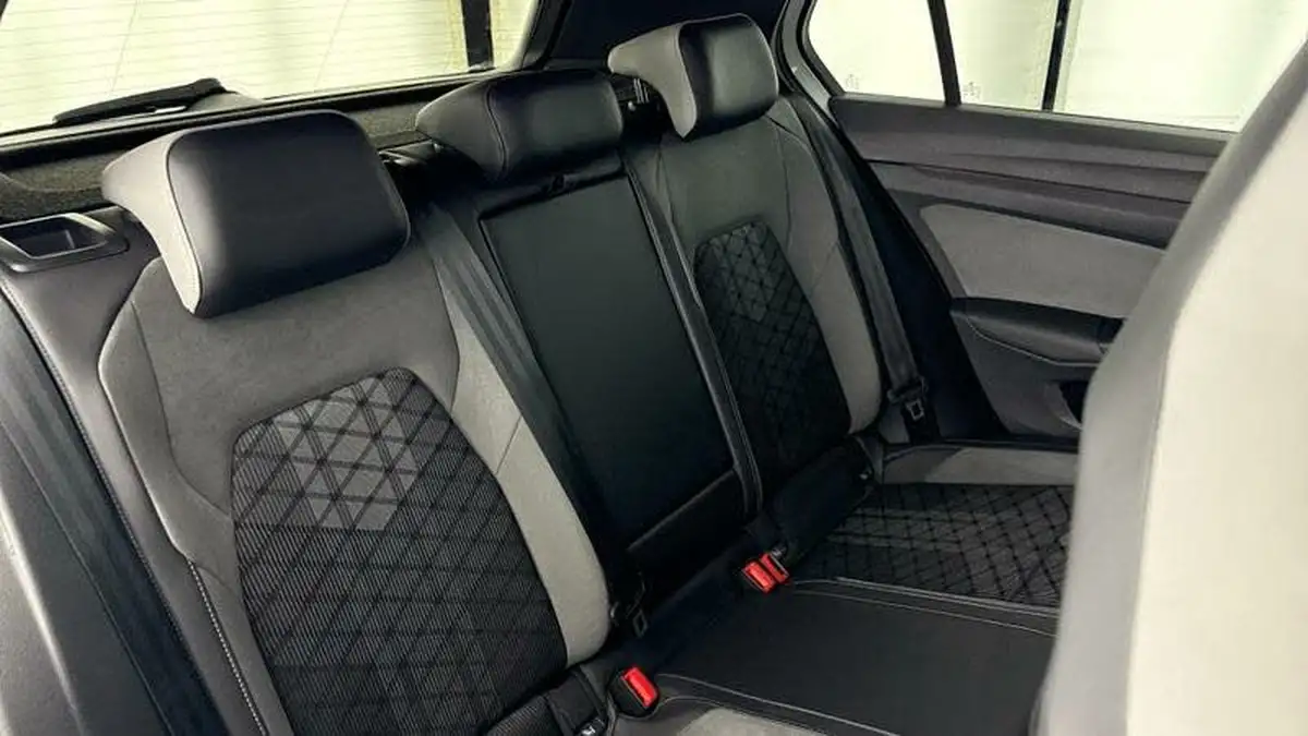 2022-volkswagen-golf-15-etsi-r-line-150ps-hatchback-big-17