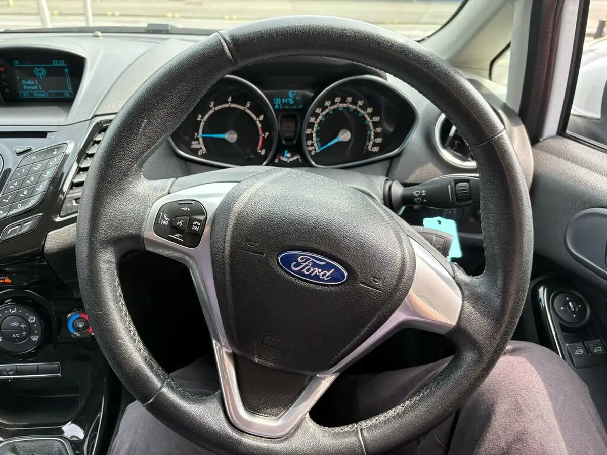 2013-ford-fiesta-10-zetec-80ps-ss-3d-big-15