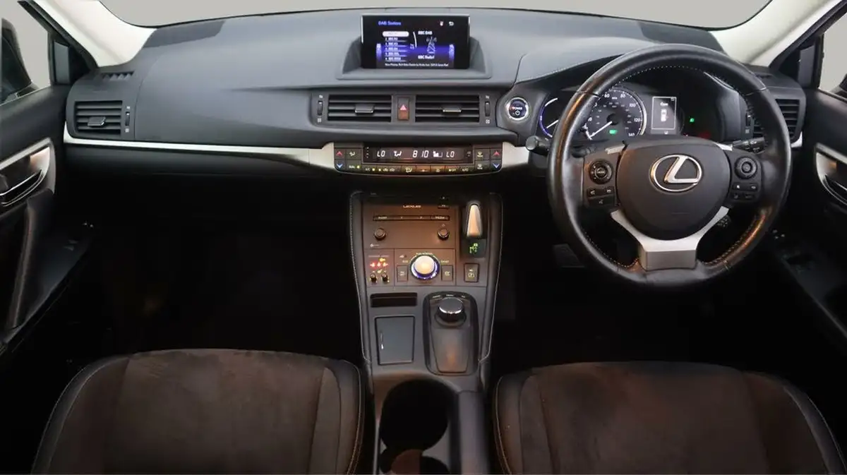 2018-lexus-ct-200h-18-luxury-big-13
