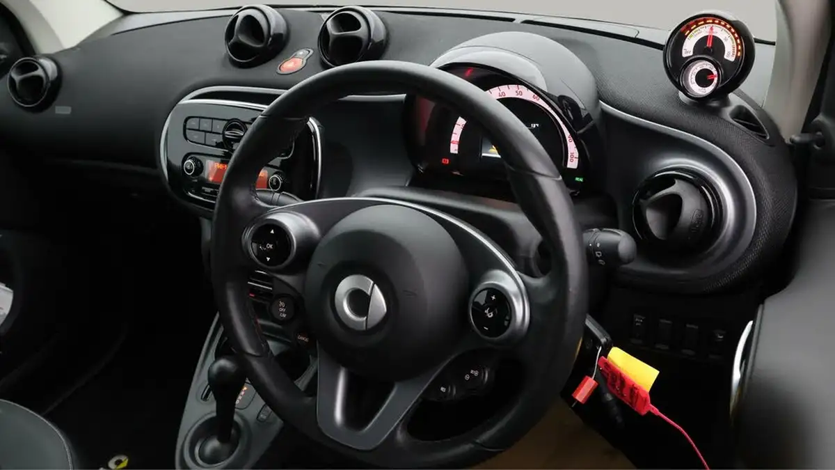 2018-smart-fortwo-e-prime-premium-plus-coupe-big-8