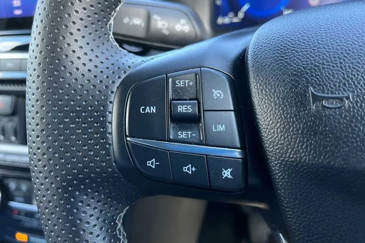 2023-ford-puma-suv-10-st-line-vignale-155ps-big-23