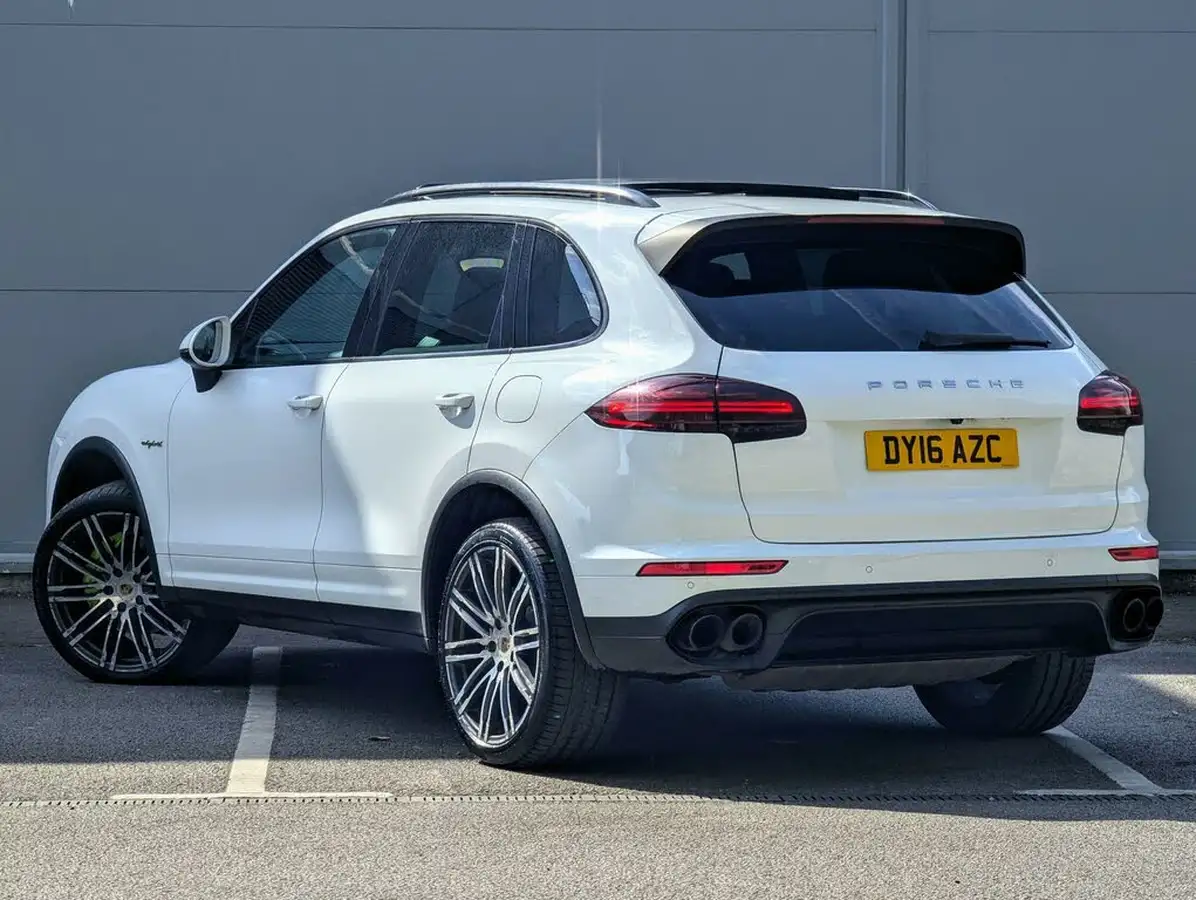 2016-porsche-cayenne-30-s-e-hybrid-big-1