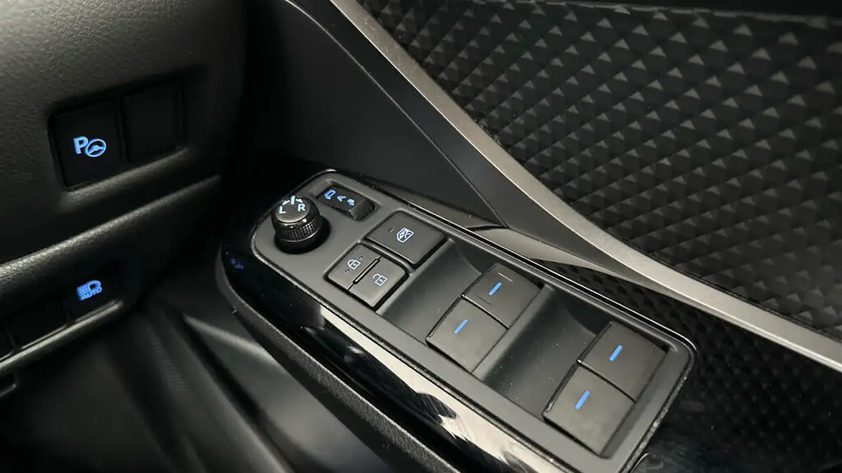 2021-toyota-c-hr-18-vvt-i-gr-sport-big-21