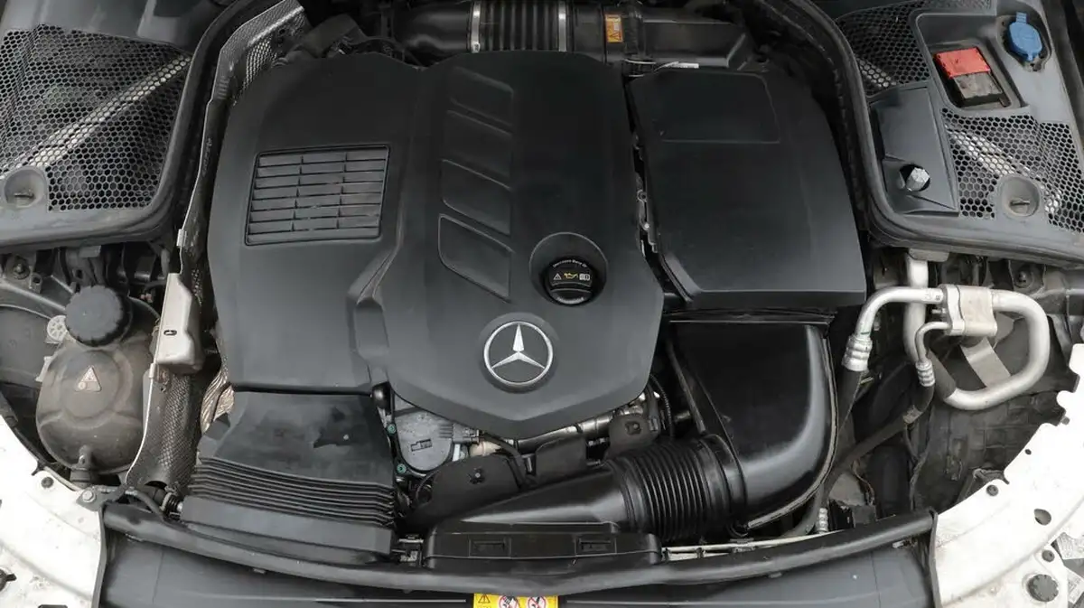 2019-mercedes-benz-c-class-20d-c300d-amg-line-245ps-ss-saloon-4d-big-19