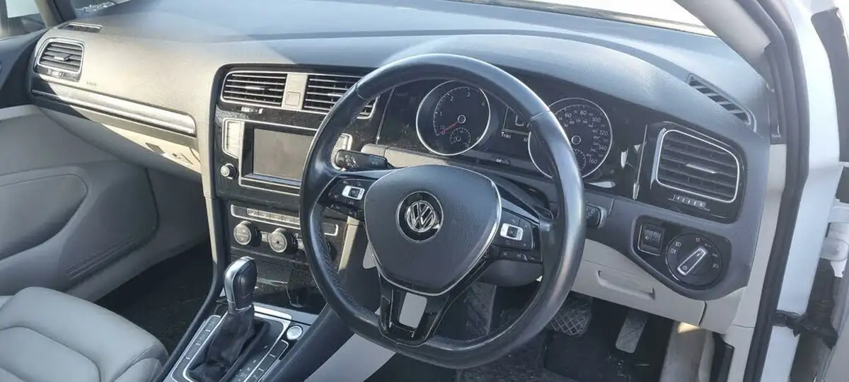 2014-volkswagen-golf-20tdi-gt-estate-5d-dsg-big-8