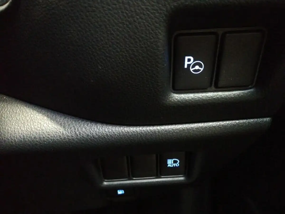 2021-toyota-c-hr-20-vvt-i-gr-sport-big-15