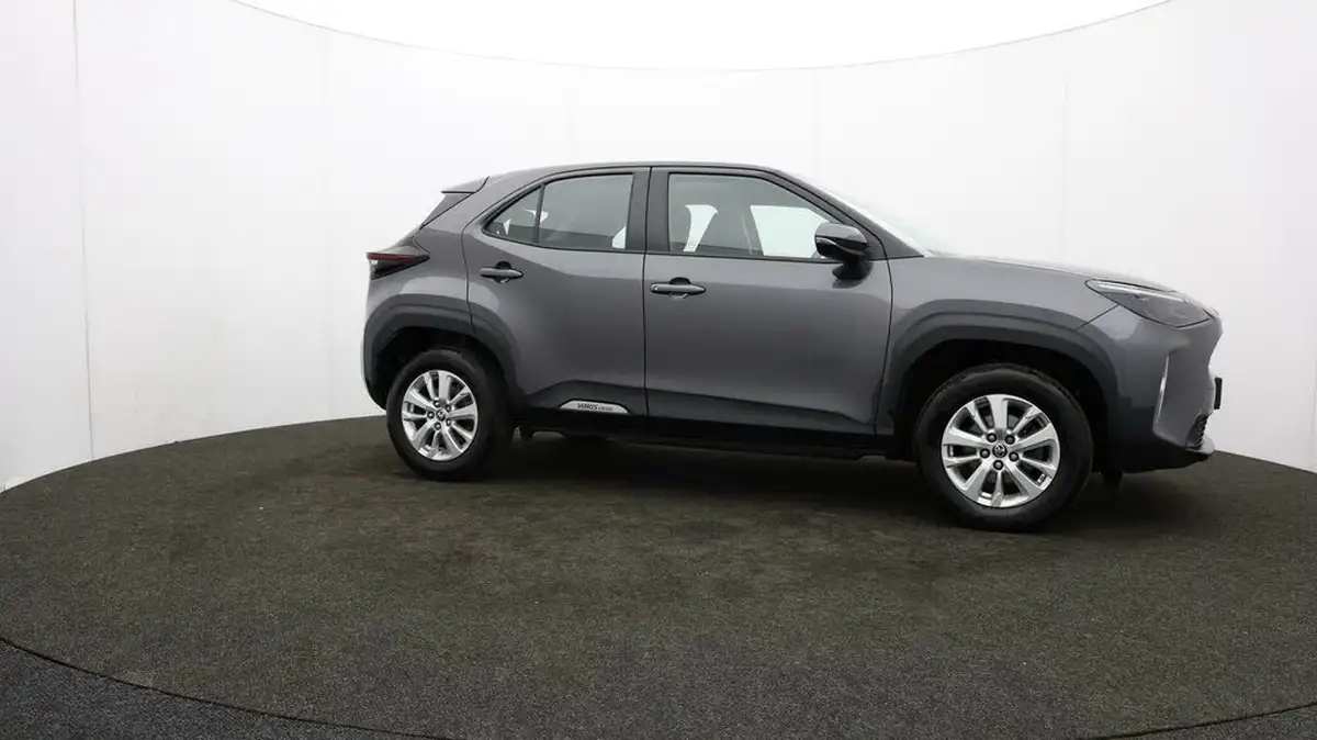2024-toyota-yaris-cross-15-vvt-i-icon-big-34