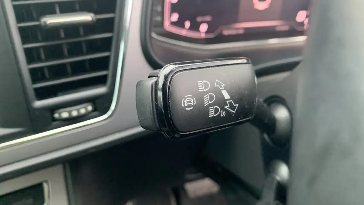 2020-seat-leon-20tdi-xcellence-lux-hatchback-dsg-big-26
