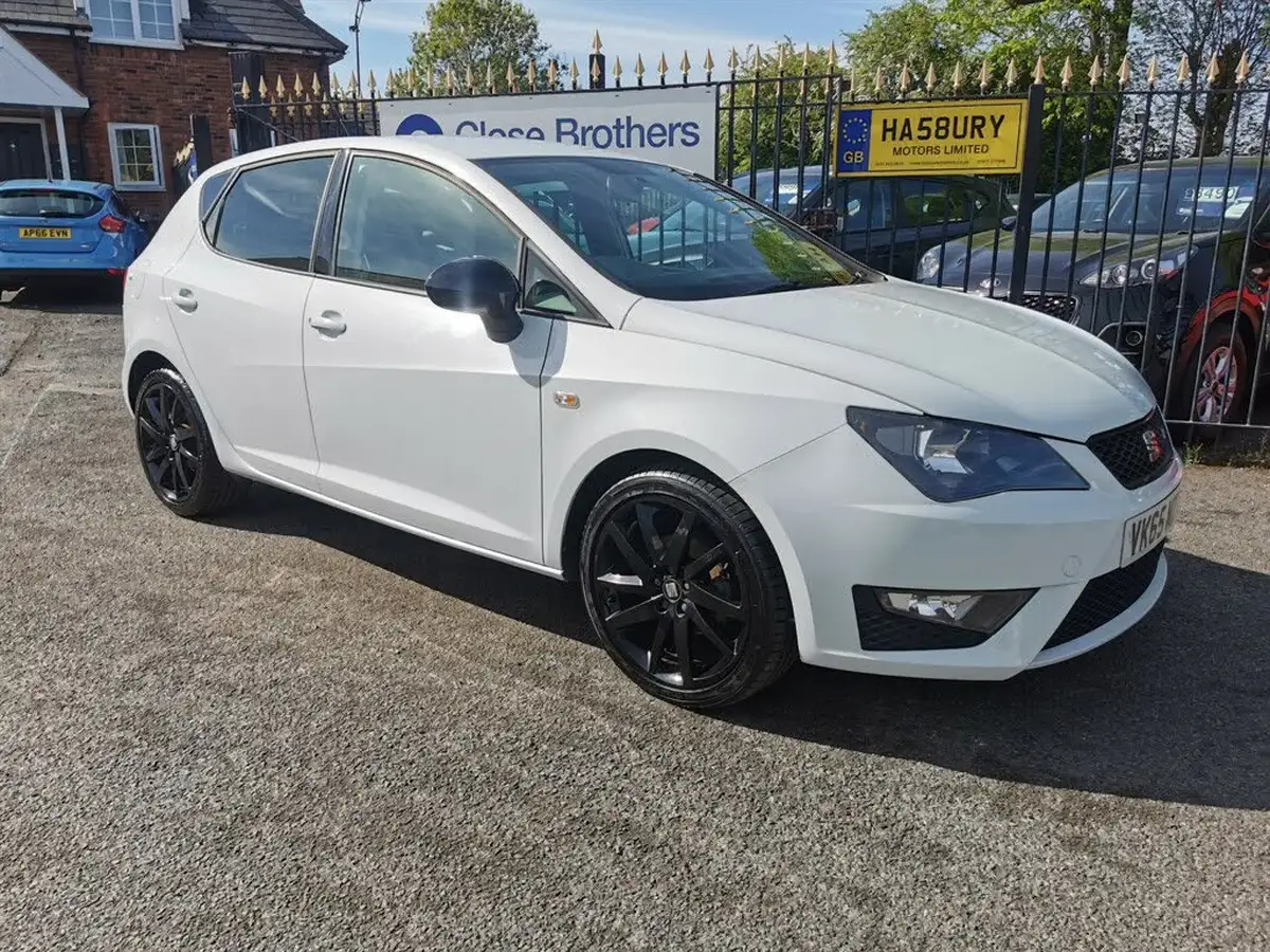 2015-seat-ibiza-12-fr-black-hatchback-5d-big-0