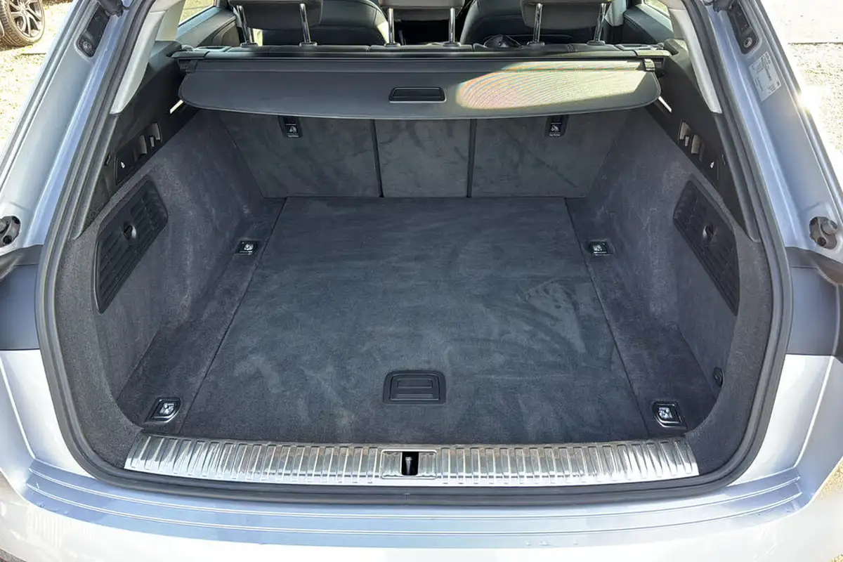 2022-audi-e-tron-55e-technik-station-wagon-big-16