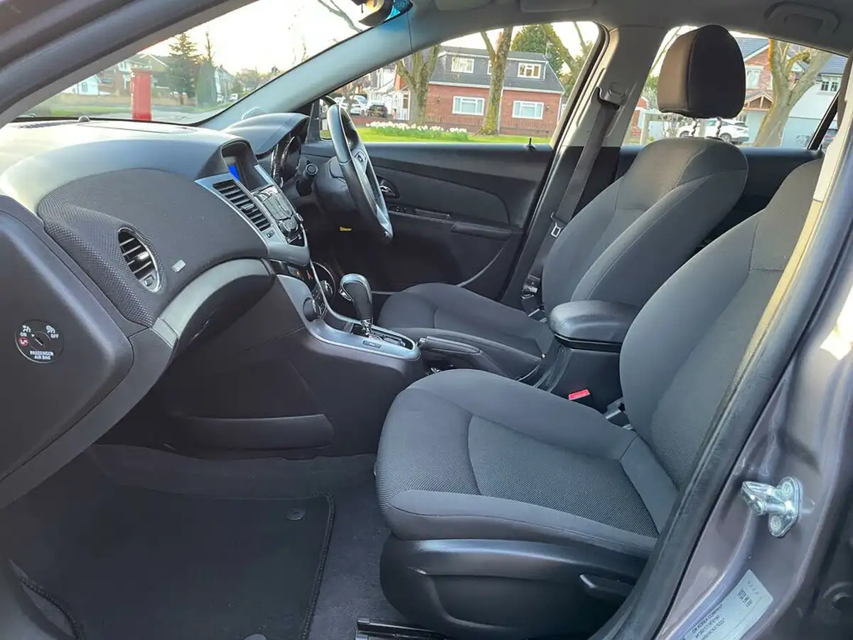 2012-chevrolet-cruze-18-ltz-auto-big-15