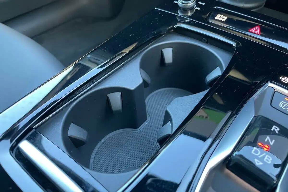 2025-audi-a6-e-tron-e-launch-edition-big-40