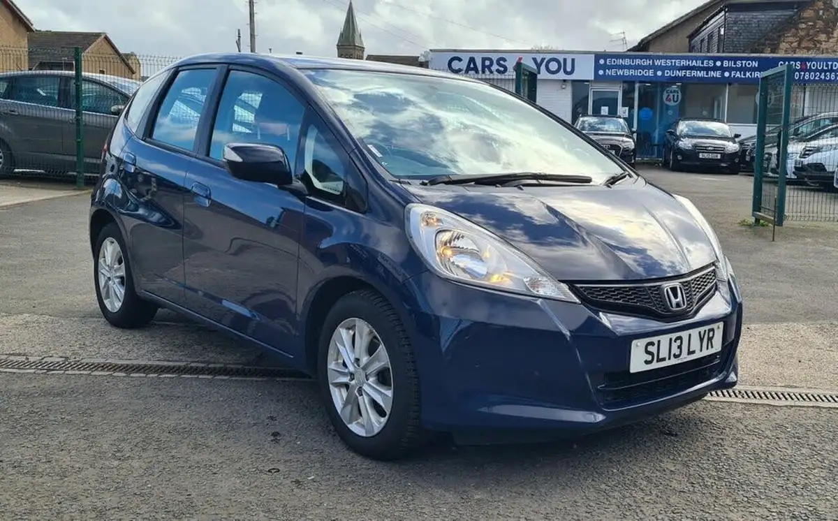 2013-honda-jazz-14-es-cvt-big-0