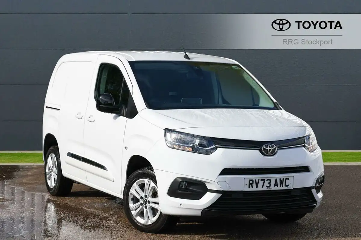 2023-toyota-proace-city-15d-design-100hpeu6d-big-0