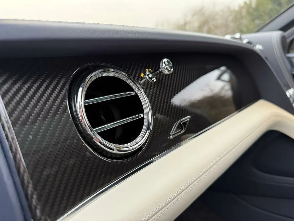 2022-bentley-bentayga-40-v8-big-32