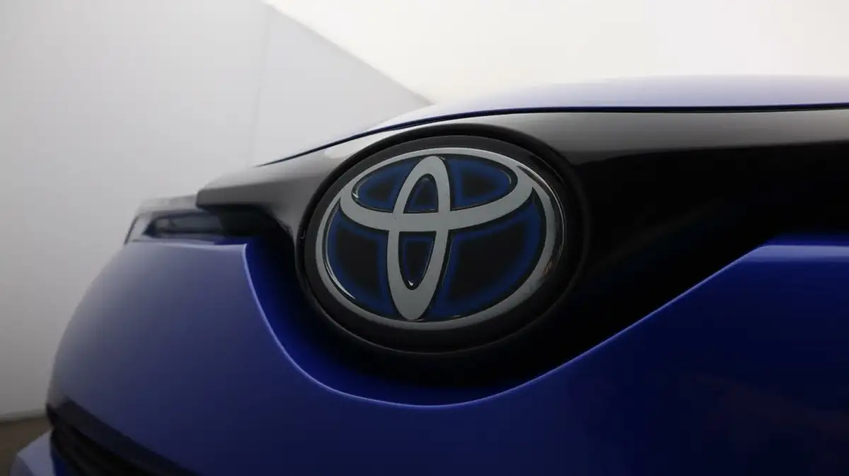 2018-toyota-c-hr-18-vvt-i-design-big-21