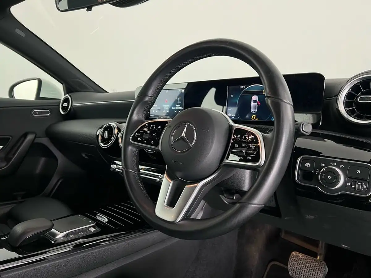 2021-mercedes-benz-a-class-13-a180-se-7g-dct-big-10
