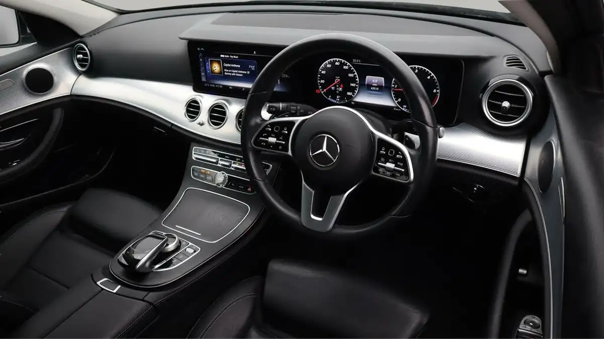 2019-mercedes-benz-e-class-20d-e220d-se-ss-estate-5d-big-9