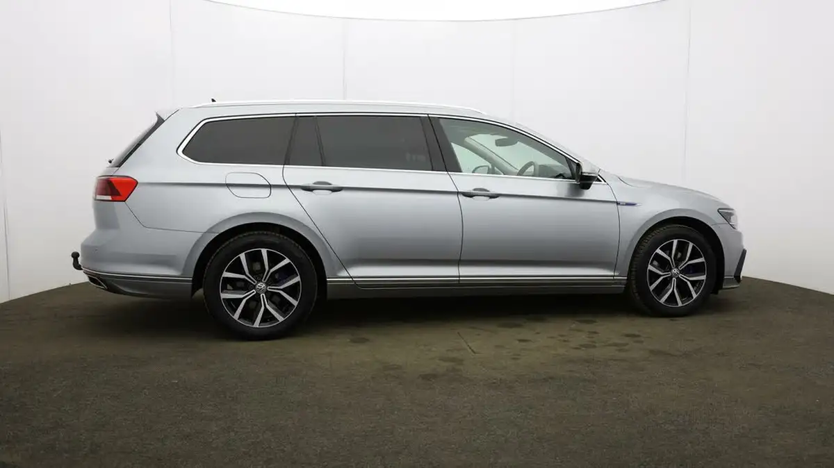2020-volkswagen-passat-14-tsi-gte-estate-5d-big-45