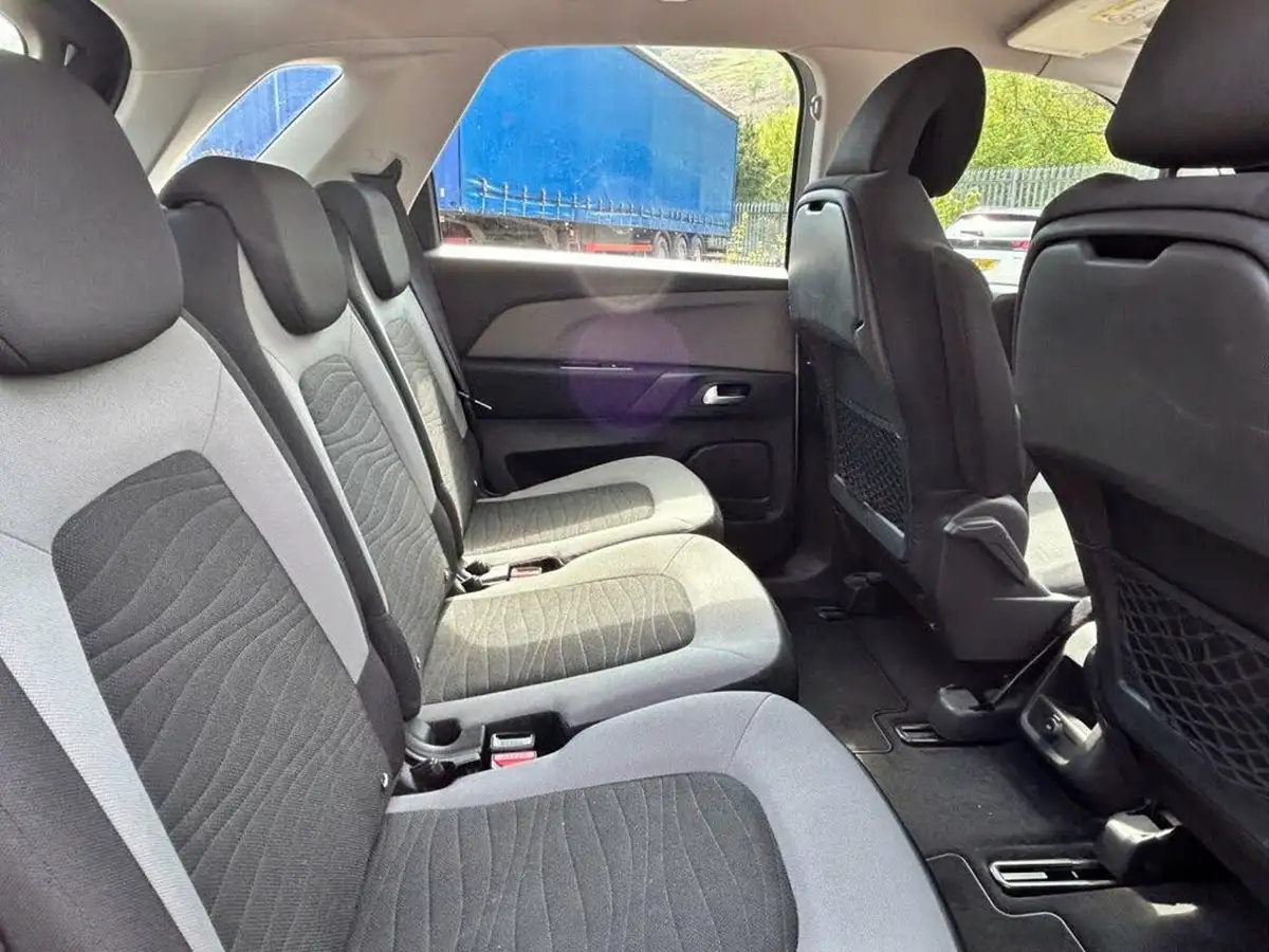 2015-citroen-c4-picasso-16hdi-vtr-big-7