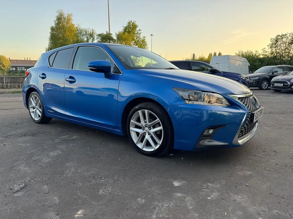2017-lexus-ct-200h-18-luxury-big-0