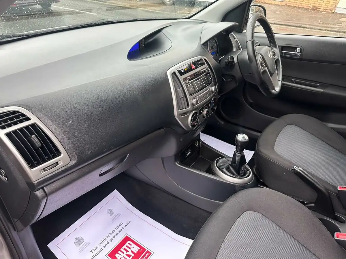 2014-hyundai-i20-12-active-3d-big-8