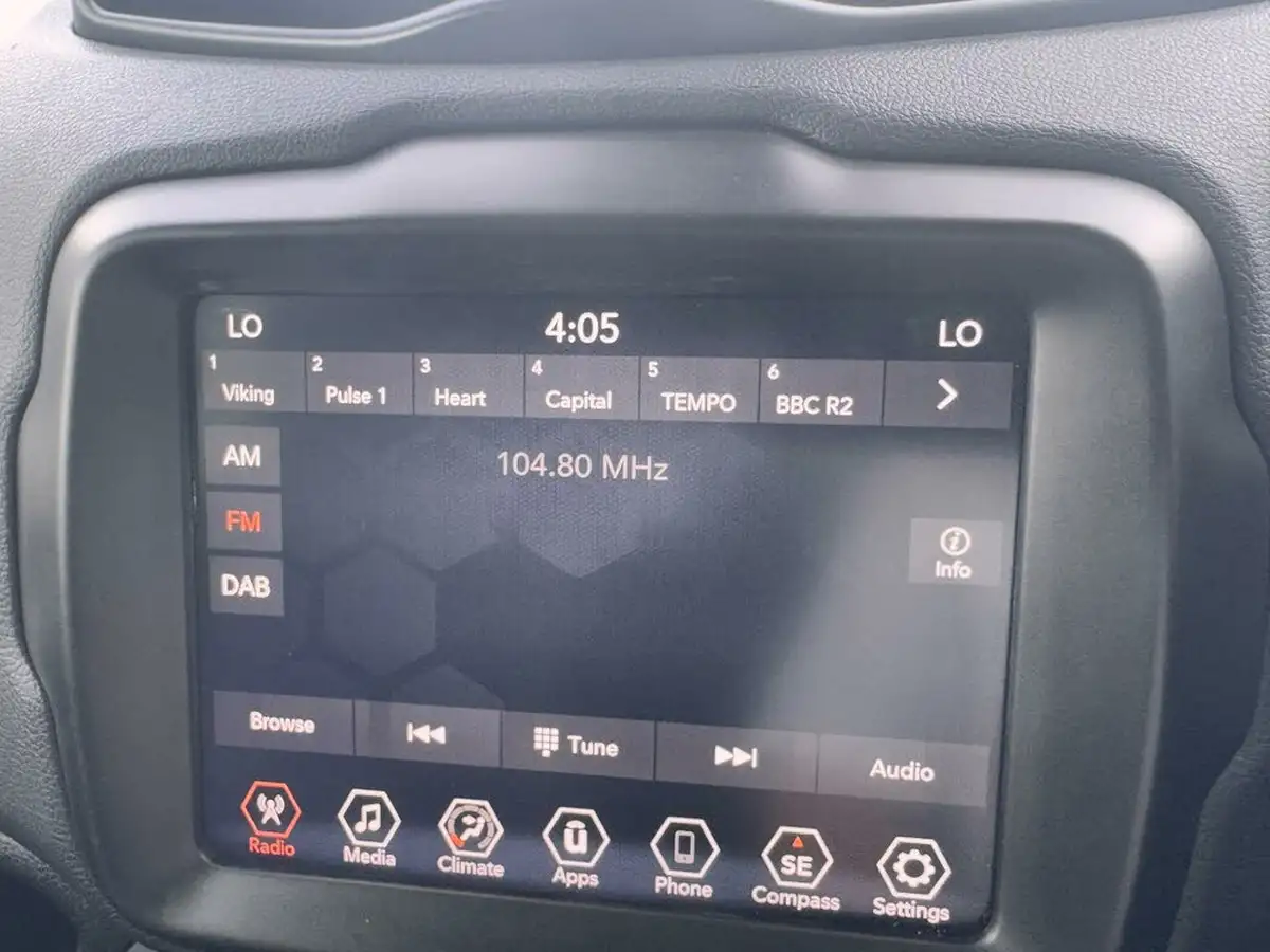 2023-jeep-renegade-15-limited-big-32