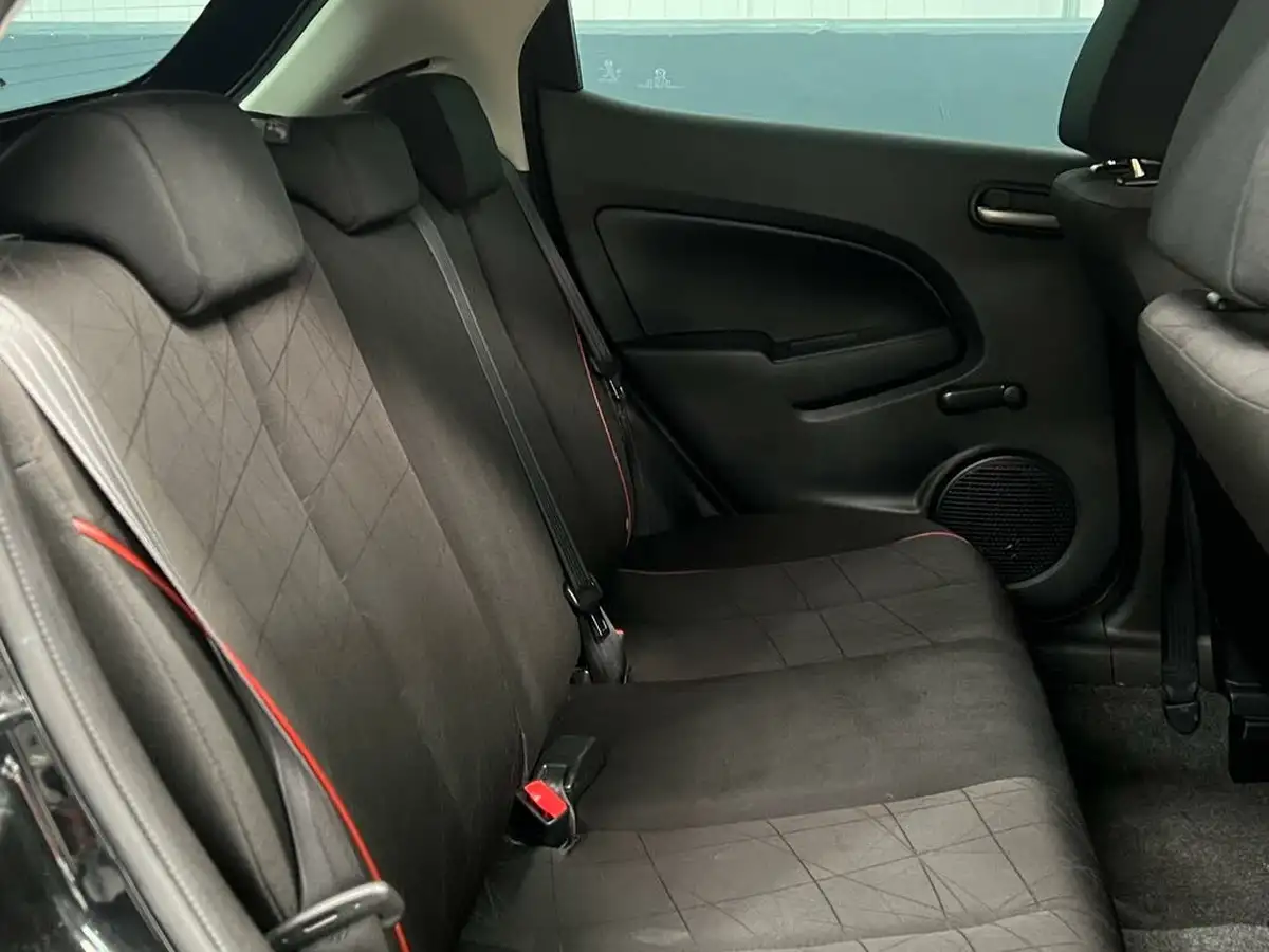 2015-mazda-mazda2-13-black-edition-big-6