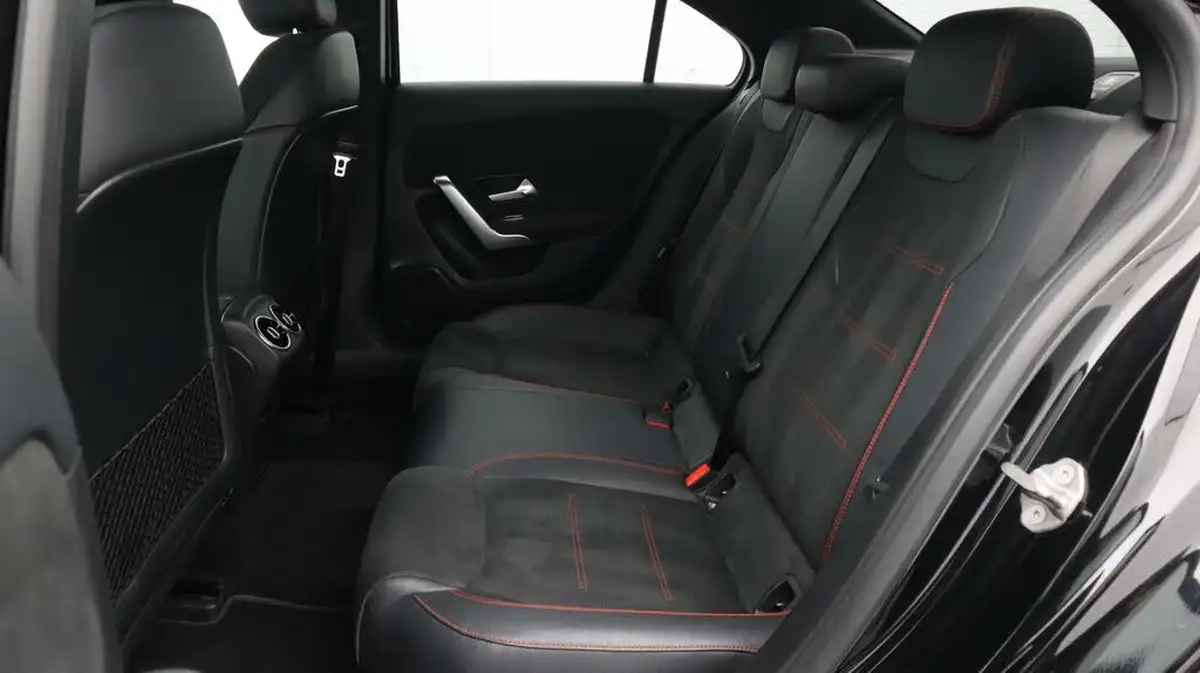 2020-mercedes-benz-a-class-15d-a180d-amg-line-saloon-4d-7g-dct-big-16